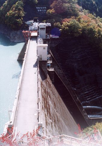 井川ダム(2002.11.3)