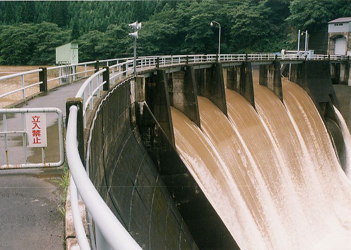 石徹白ダム(1998.8.12)