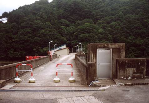 三面ダム(2002.8.4)