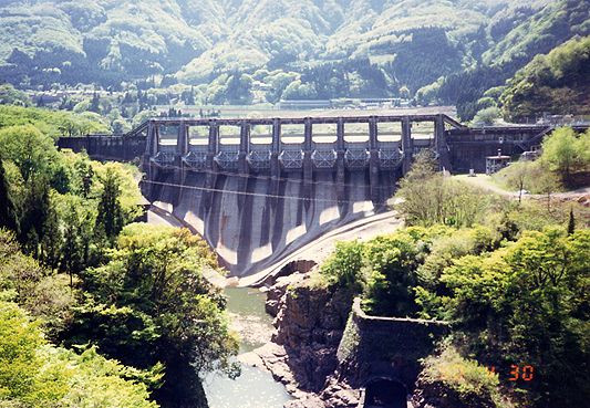 神通川第一ダム(1990.4.30)