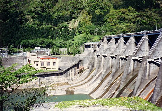 神通川第二ダム(1990.4.30)