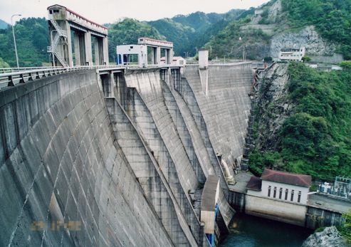 阿武川ダム(2003.4.29)