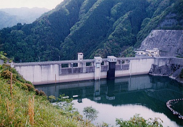 生見川ダム(2003.5.2)