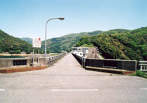 川上ダム(2003.5.2)