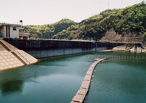 川上ダム(2003.5.2)