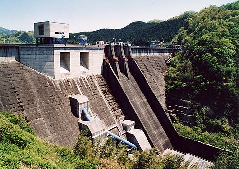 菅野ダム(2003.5.2)