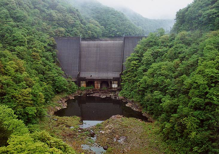 周布川ダム(2002.5.1)