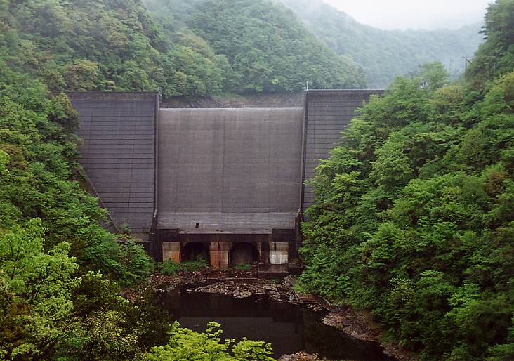 周布川ダム(2002.5.1)