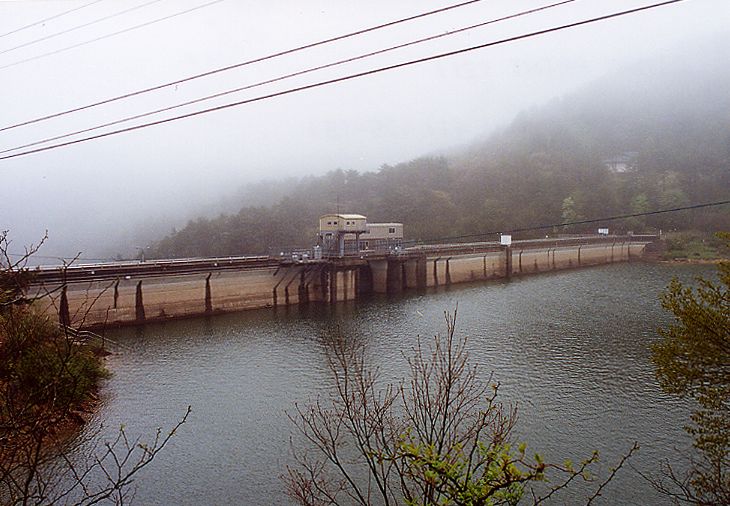 樽床ダム(2002.5.1)